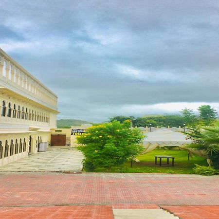 Hotel O The Takhatgarh Resort Nāthdwāra Eksteriør billede